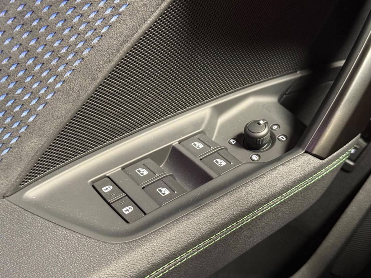 Audi RS3 Audi RS 3 Sportback 2.5 TFSI RS 3 quattro | Pano | carbon | Kuipstoelen | ACC | Keyless | Sfeerverlichting