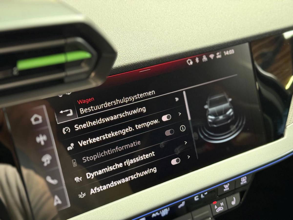 Audi RS3 Audi RS 3 Sportback 2.5 TFSI RS 3 quattro | Pano | carbon | Kuipstoelen | ACC | Keyless | Sfeerverlichting