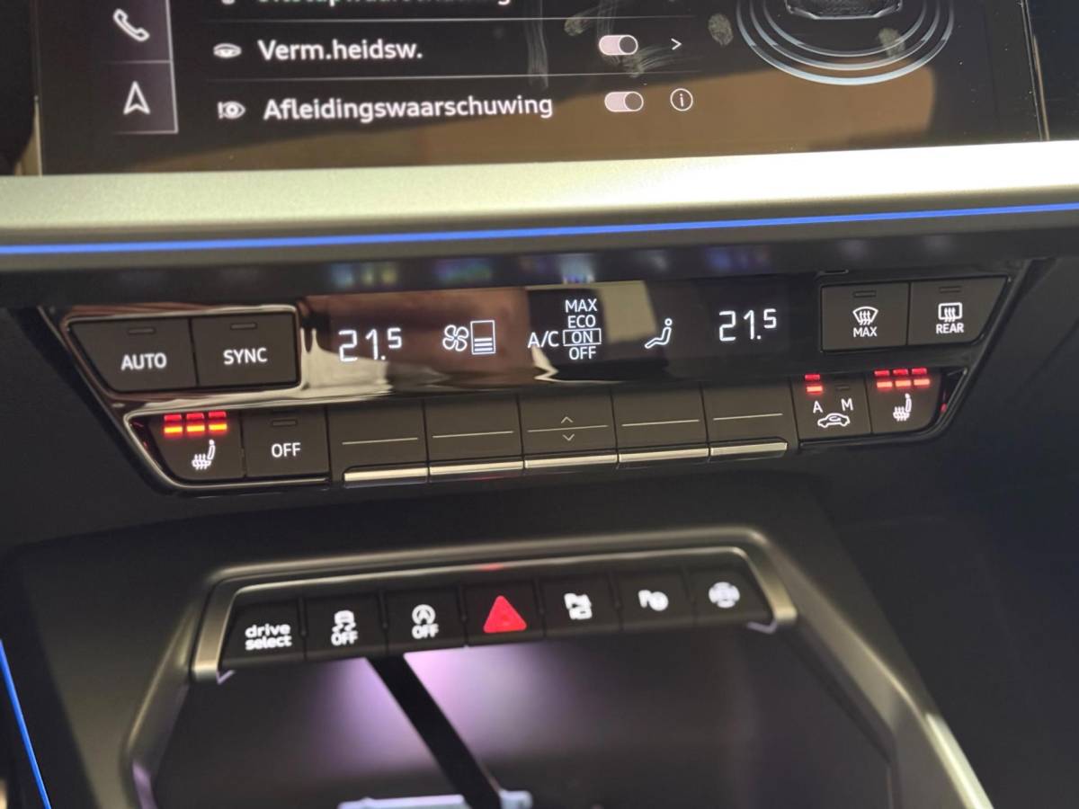 Audi RS3 Audi RS 3 Sportback 2.5 TFSI RS 3 quattro | Pano | carbon | Kuipstoelen | ACC | Keyless | Sfeerverlichting