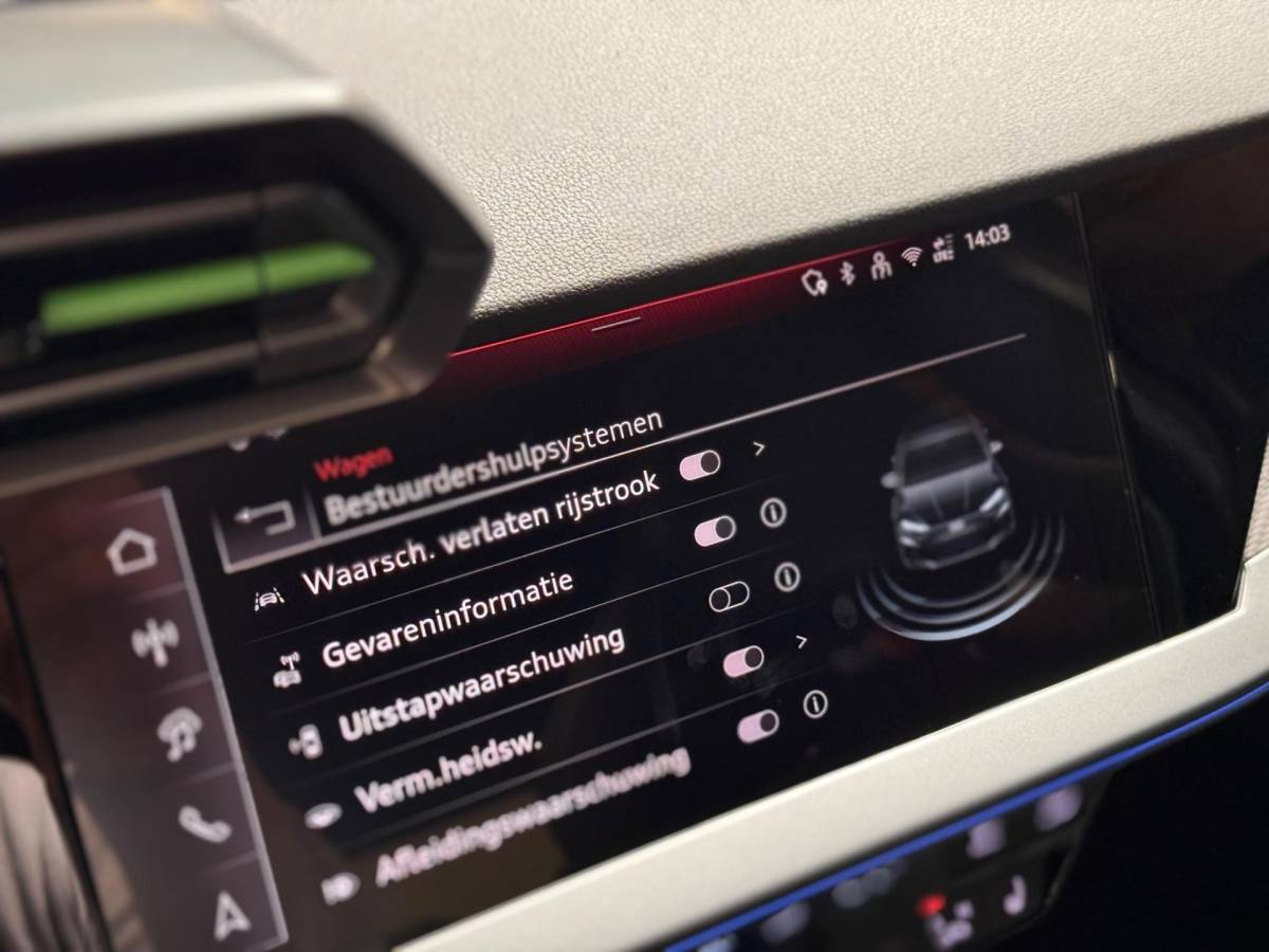 Audi RS3 Audi RS 3 Sportback 2.5 TFSI RS 3 quattro | Pano | carbon | Kuipstoelen | ACC | Keyless | Sfeerverlichting