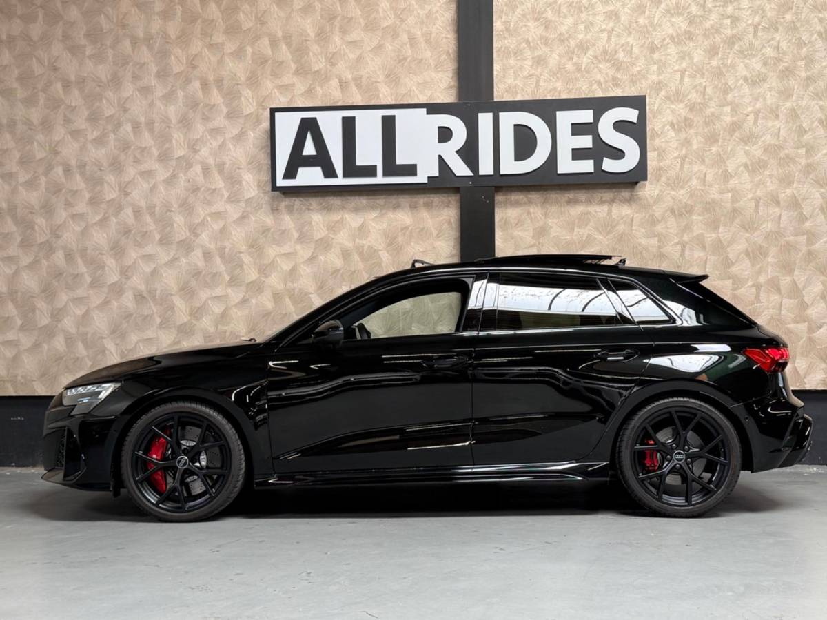 Audi RS3 Audi RS 3 Sportback 2.5 TFSI RS 3 quattro | Pano | carbon | Kuipstoelen | ACC | Keyless | Sfeerverlichting