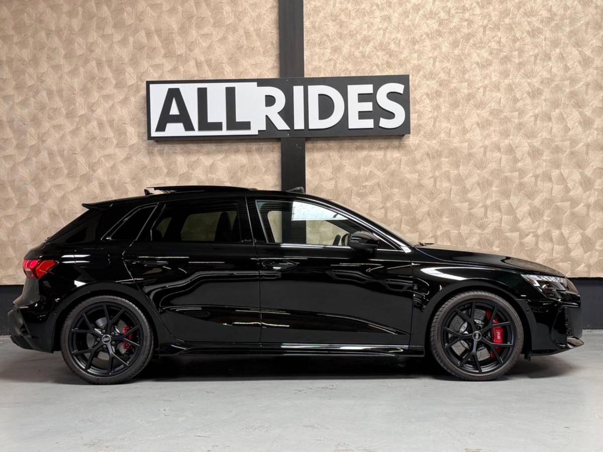 Audi RS3 Audi RS 3 Sportback 2.5 TFSI RS 3 quattro | Pano | carbon | Kuipstoelen | ACC | Keyless | Sfeerverlichting