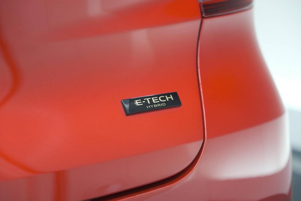 Renault Captur Renault Captur 1.6 E-Tech full hybrid 145 techno | Navigatie | Camera | Apple Carplay | 9.3 Inch Grootscherm