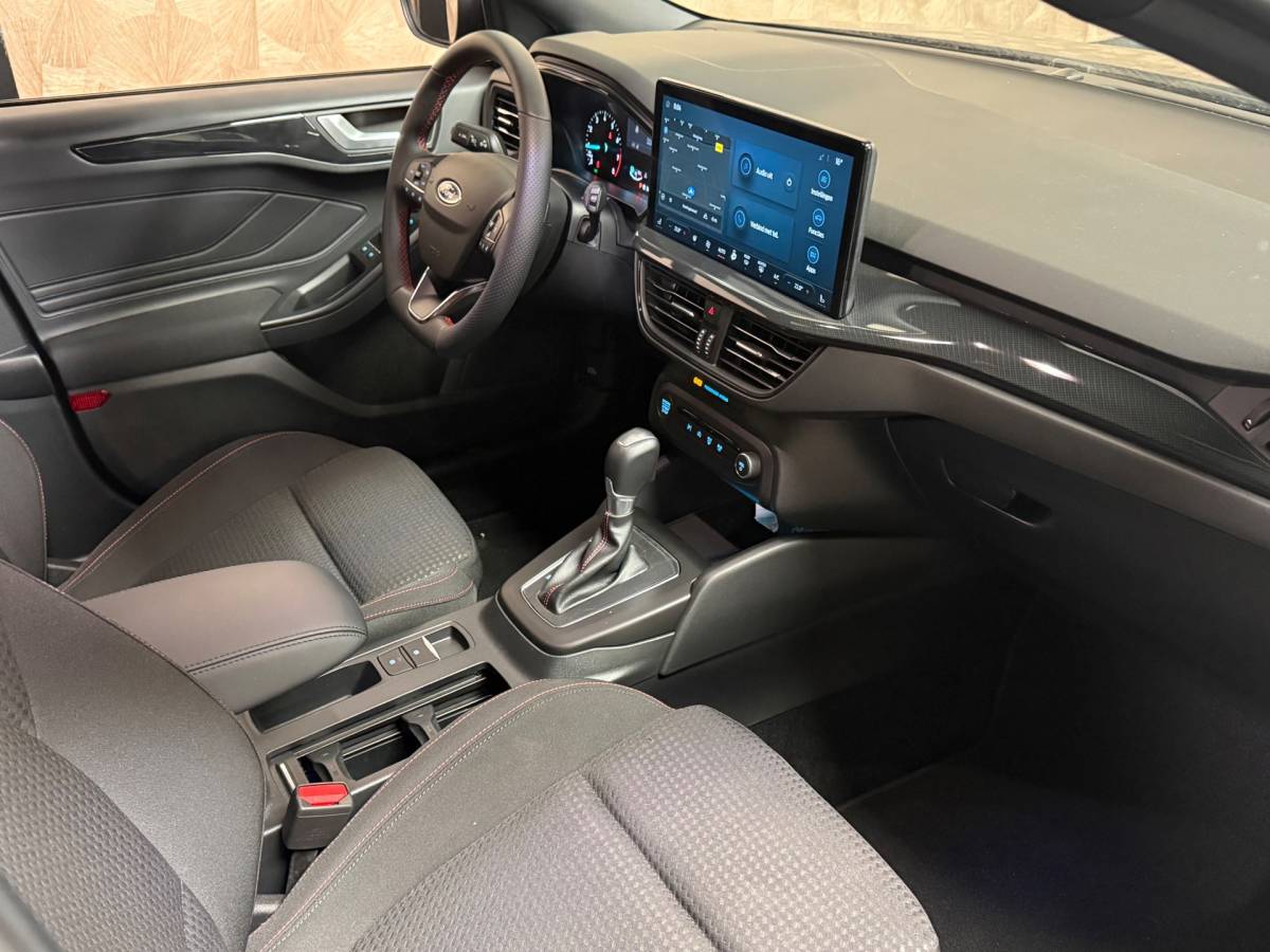 Ford Focus Ford Focus Wagon 1.0 EcoBoost Hybrid ST-Line | Led | Stoelverwarming | Carplay | Stuurverwarming | Parkeersensoren| Trekhaak