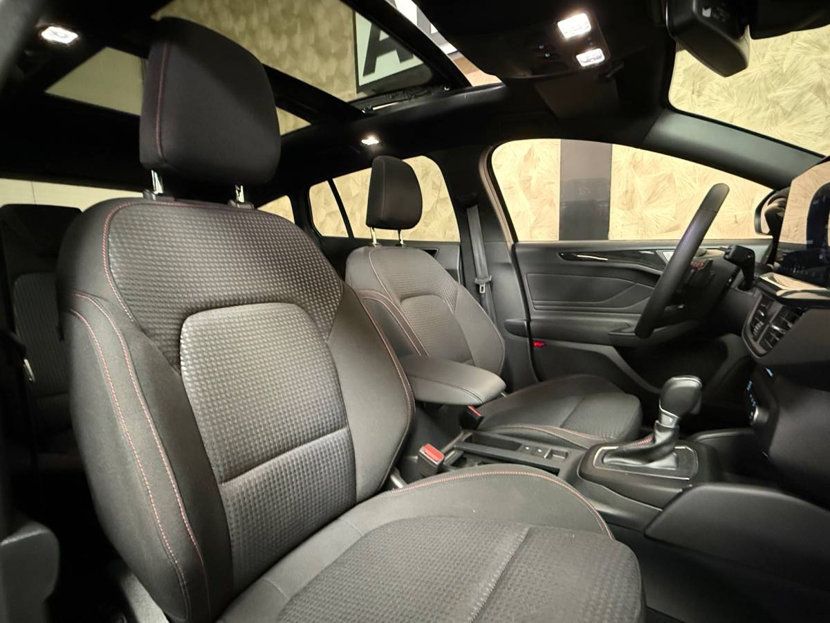 Ford Focus Ford Focus Wagon 1.0 EcoBoost Hybrid ST-Line | Led | Stoelverwarming | Carplay | Stuurverwarming | Parkeersensoren| Trekhaak