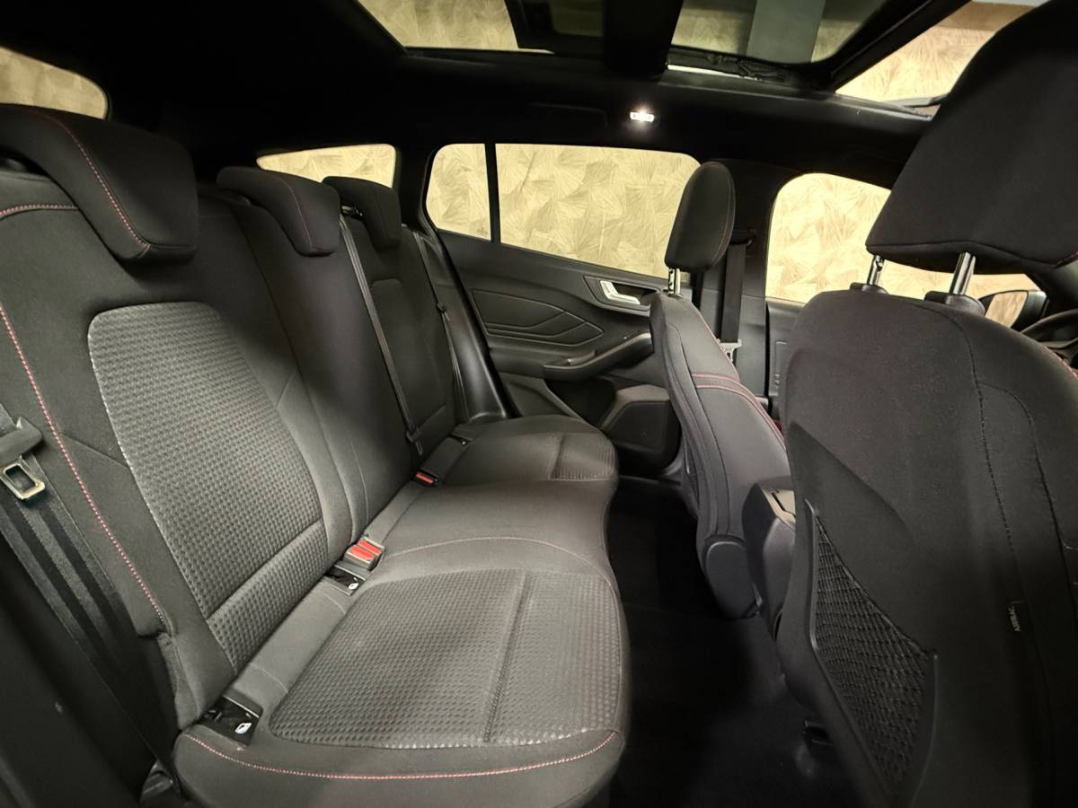 Ford Focus Ford Focus Wagon 1.0 EcoBoost Hybrid ST-Line | Led | Stoelverwarming | Carplay | Stuurverwarming | Parkeersensoren| Trekhaak