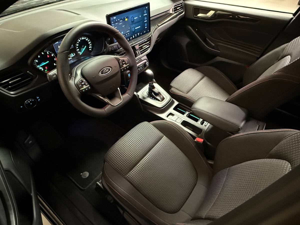 Ford Focus Ford Focus Wagon 1.0 EcoBoost Hybrid ST-Line | Led | Stoelverwarming | Carplay | Stuurverwarming | Parkeersensoren| Trekhaak