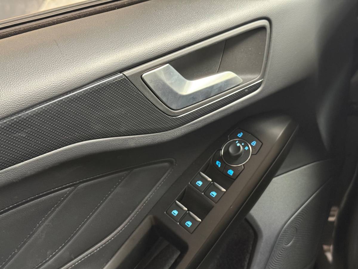 Ford Focus Ford Focus Wagon 1.0 EcoBoost Hybrid ST-Line | Led | Stoelverwarming | Carplay | Stuurverwarming | Parkeersensoren| Trekhaak