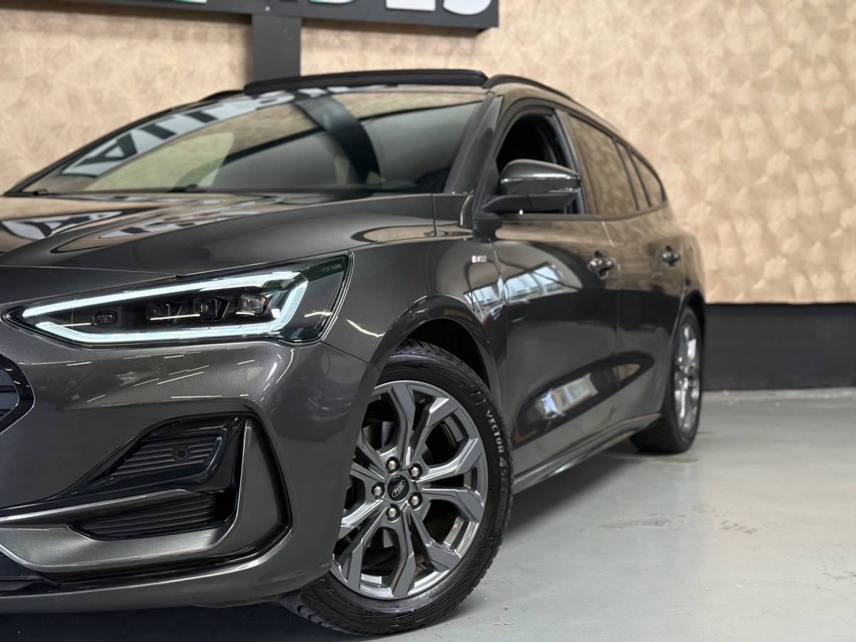 Ford Focus Ford Focus Wagon 1.0 EcoBoost Hybrid ST-Line | Led | Stoelverwarming | Carplay | Stuurverwarming | Parkeersensoren| Trekhaak