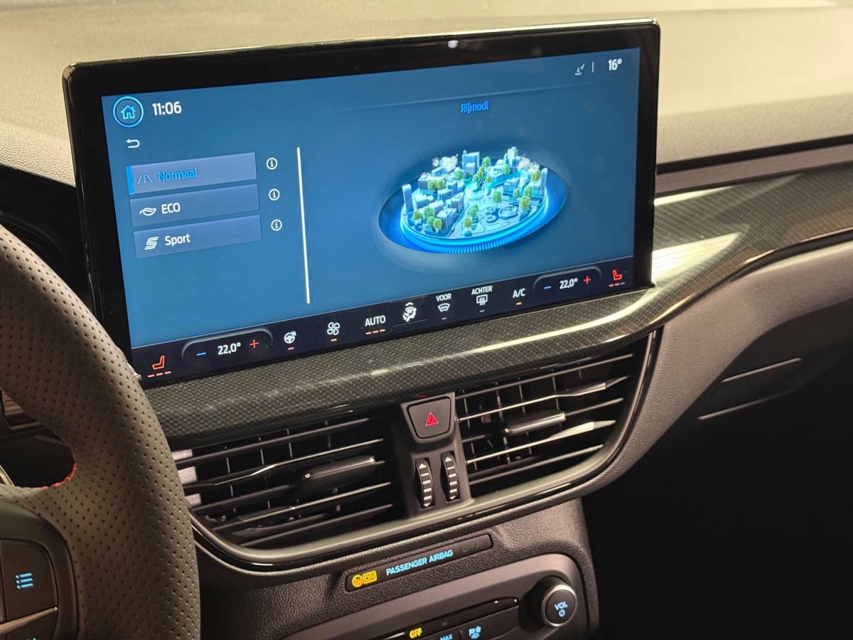 Ford Focus Ford Focus Wagon 1.0 EcoBoost Hybrid ST-Line | Led | Stoelverwarming | Carplay | Stuurverwarming | Parkeersensoren| Trekhaak