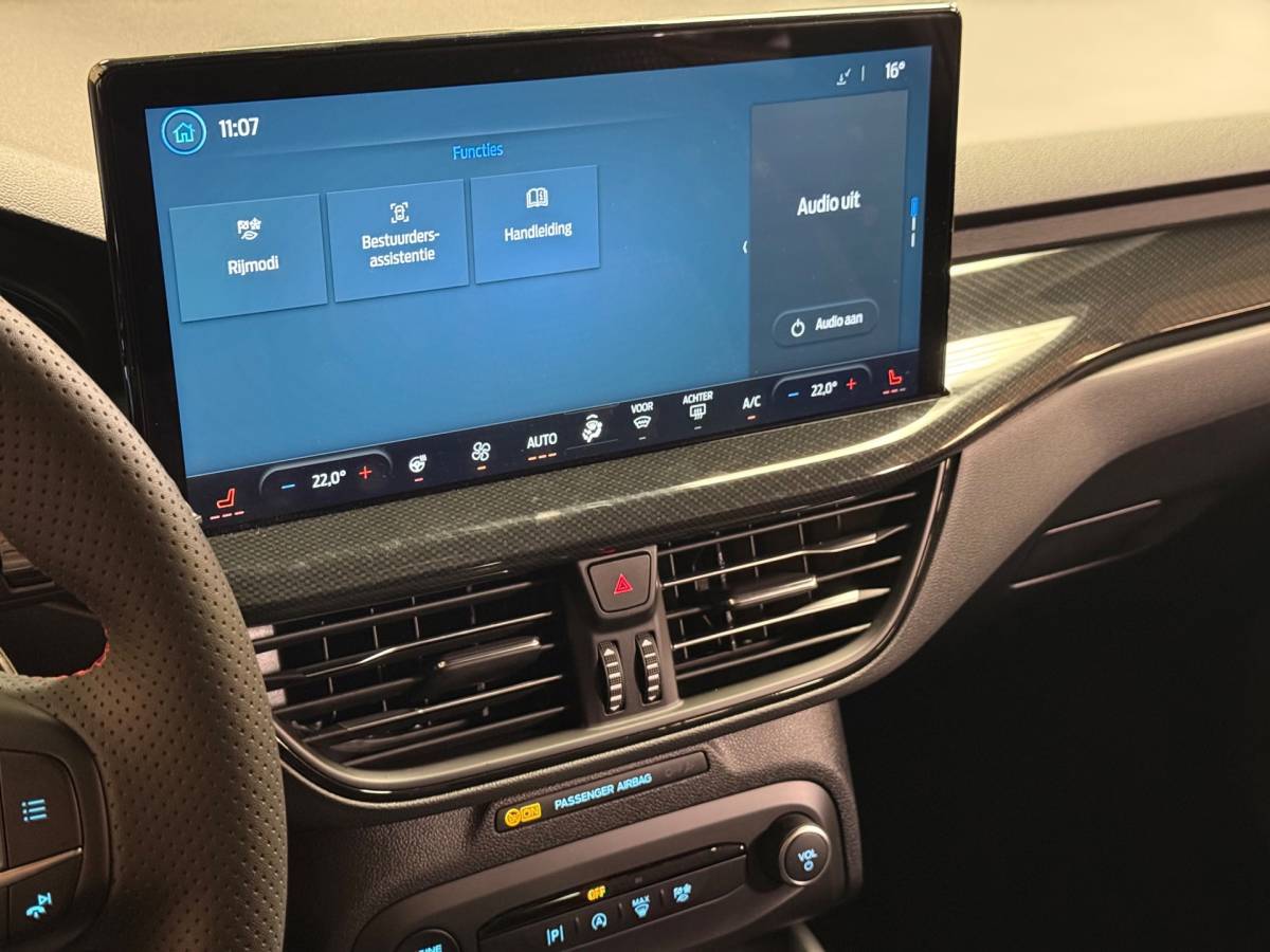 Ford Focus Ford Focus Wagon 1.0 EcoBoost Hybrid ST-Line | Led | Stoelverwarming | Carplay | Stuurverwarming | Parkeersensoren| Trekhaak