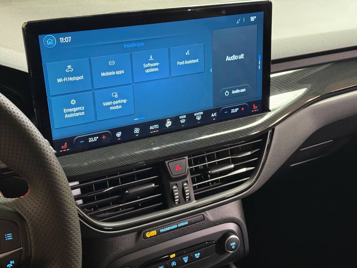 Ford Focus Ford Focus Wagon 1.0 EcoBoost Hybrid ST-Line | Led | Stoelverwarming | Carplay | Stuurverwarming | Parkeersensoren| Trekhaak