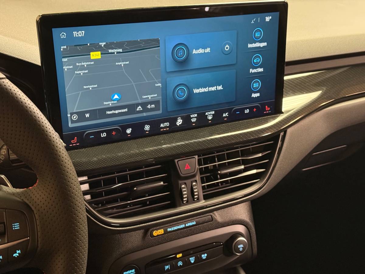 Ford Focus Ford Focus Wagon 1.0 EcoBoost Hybrid ST-Line | Led | Stoelverwarming | Carplay | Stuurverwarming | Parkeersensoren| Trekhaak