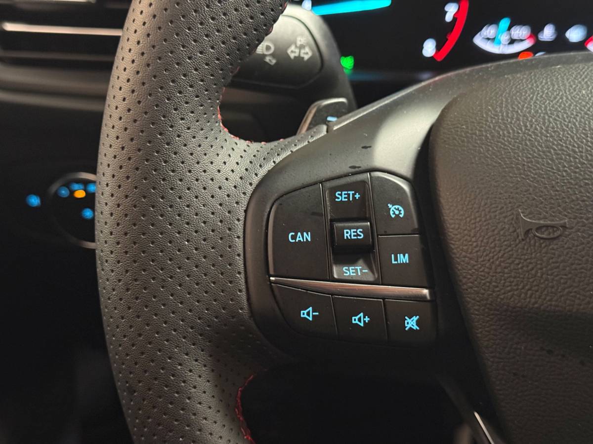 Ford Focus Ford Focus Wagon 1.0 EcoBoost Hybrid ST-Line | Led | Stoelverwarming | Carplay | Stuurverwarming | Parkeersensoren| Trekhaak