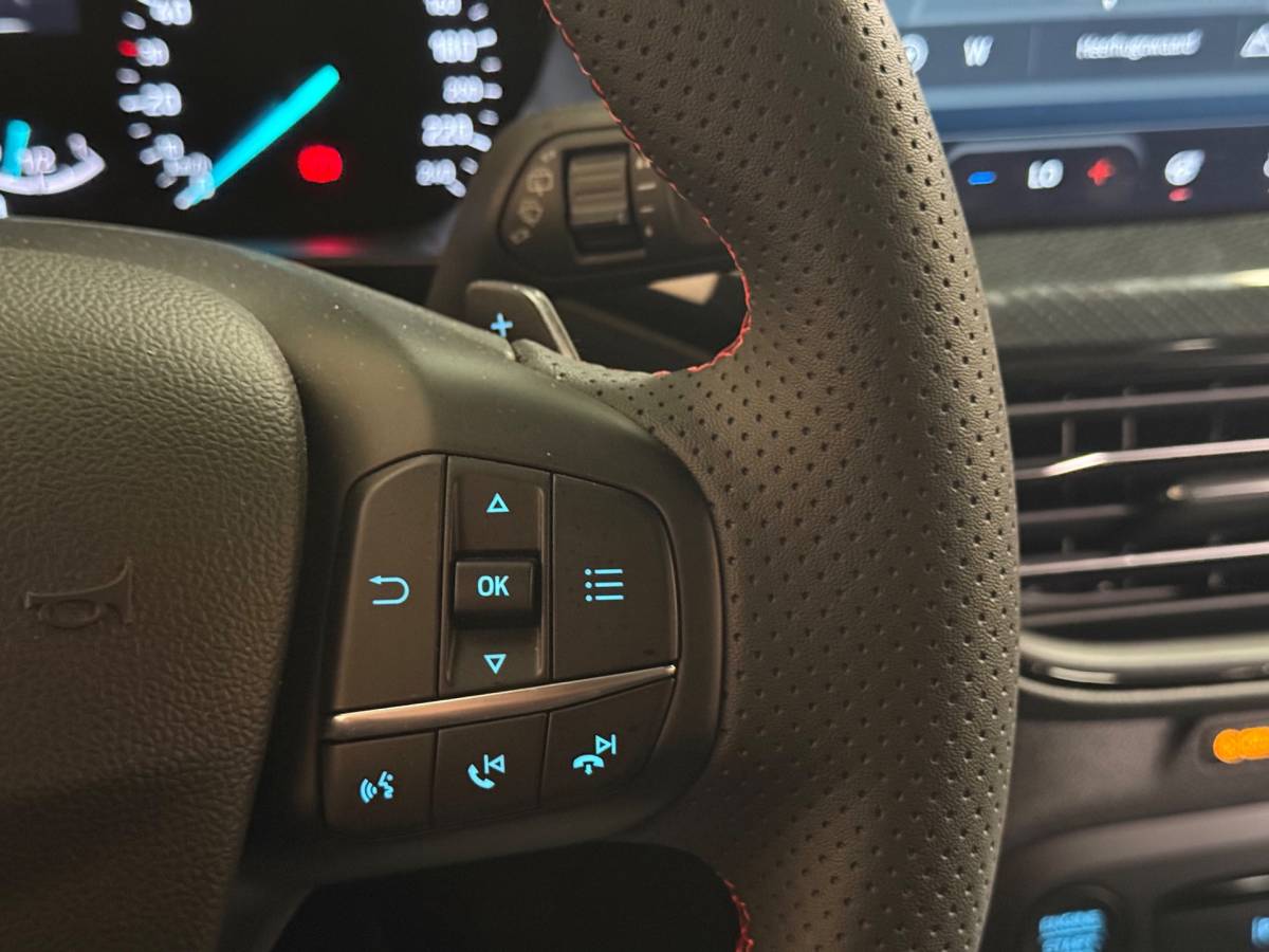 Ford Focus Ford Focus Wagon 1.0 EcoBoost Hybrid ST-Line | Led | Stoelverwarming | Carplay | Stuurverwarming | Parkeersensoren| Trekhaak