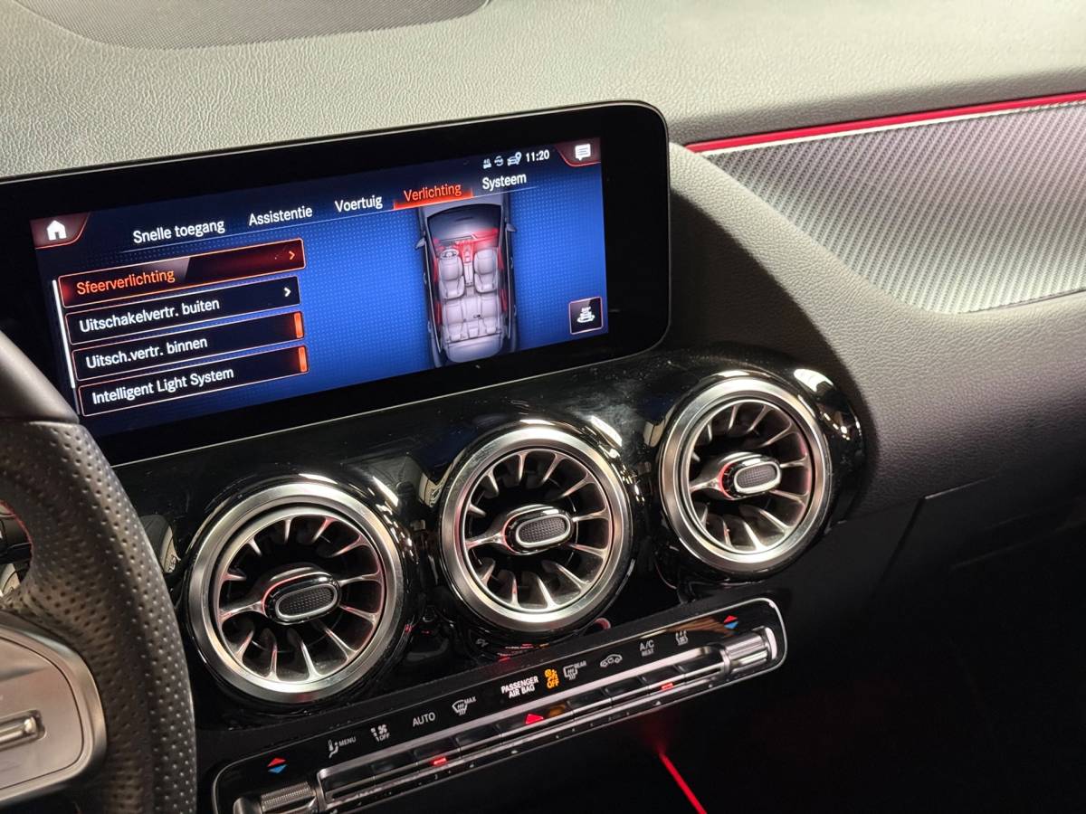 Mercedes-Benz GLA Mercedes-Benz GLA-klasse GLA 250 e AMG Line | Pano | HUD | Sfeerverlichting | Camera | Memory Seats