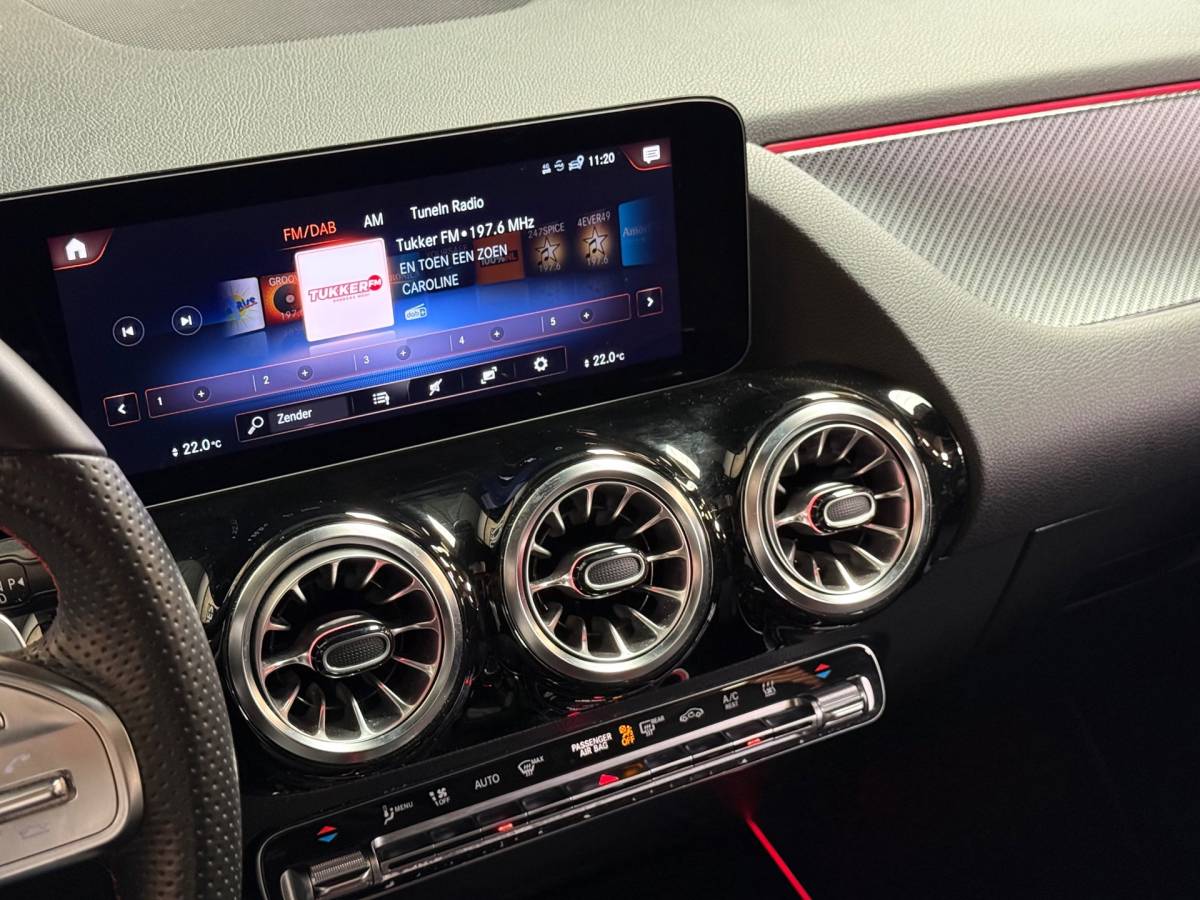 Mercedes-Benz GLA Mercedes-Benz GLA-klasse GLA 250 e AMG Line | Pano | HUD | Sfeerverlichting | Camera | Memory Seats