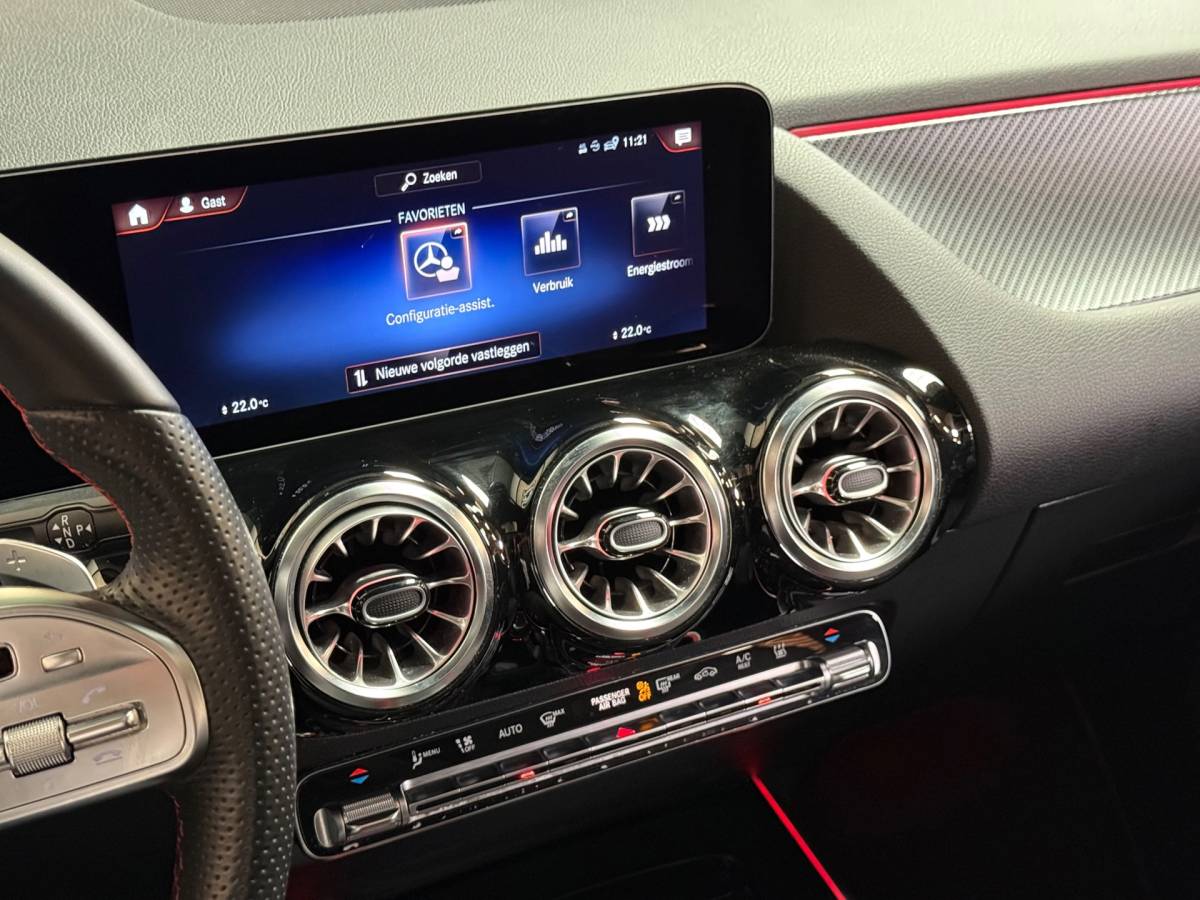 Mercedes-Benz GLA Mercedes-Benz GLA-klasse GLA 250 e AMG Line | Pano | HUD | Sfeerverlichting | Camera | Memory Seats