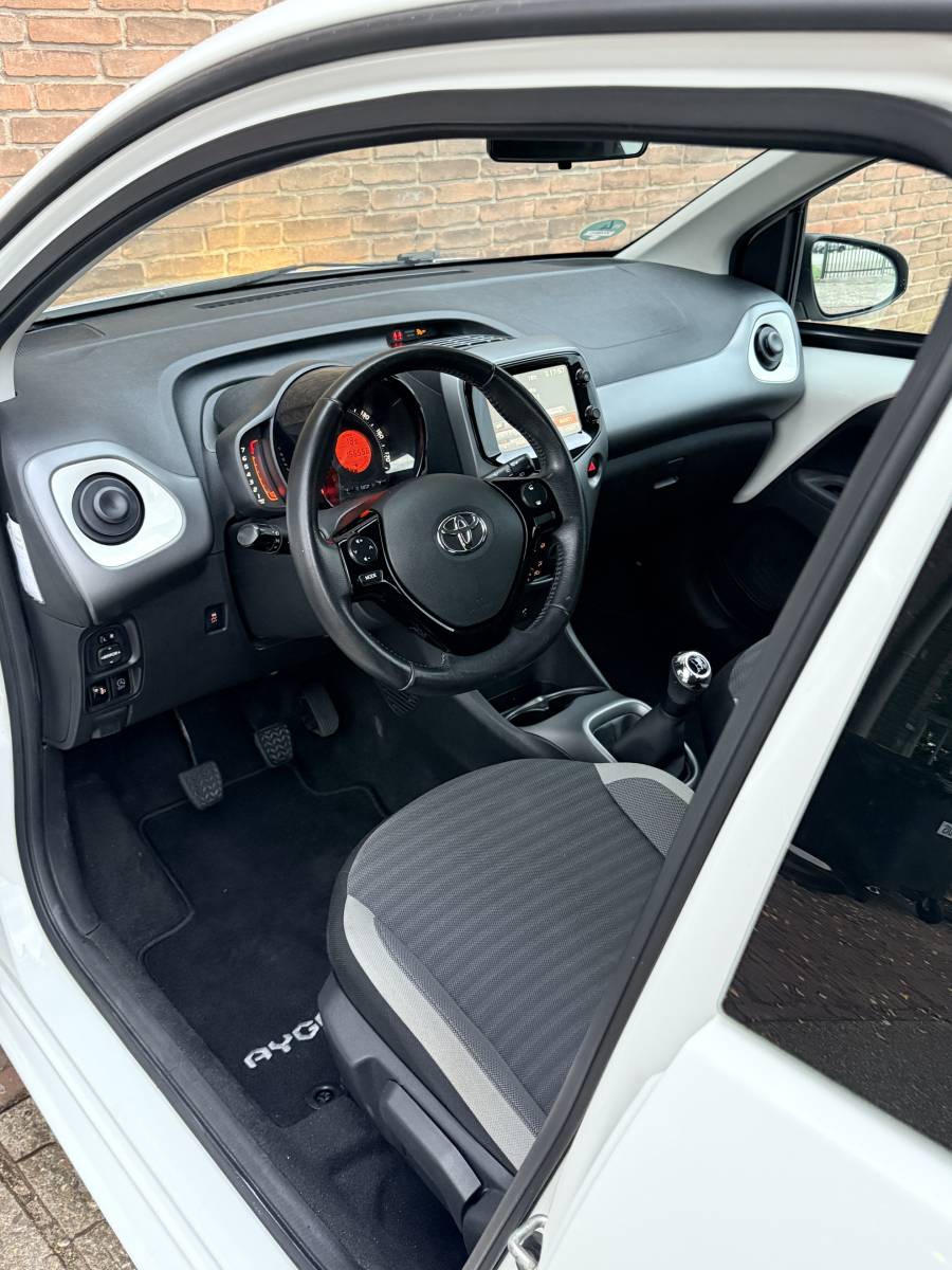 Toyota Aygo TOYOTA AYGO 1.0 VVT-i x-play·Carplay·Camera·Airco·Dealer ond.·Speedlimiter