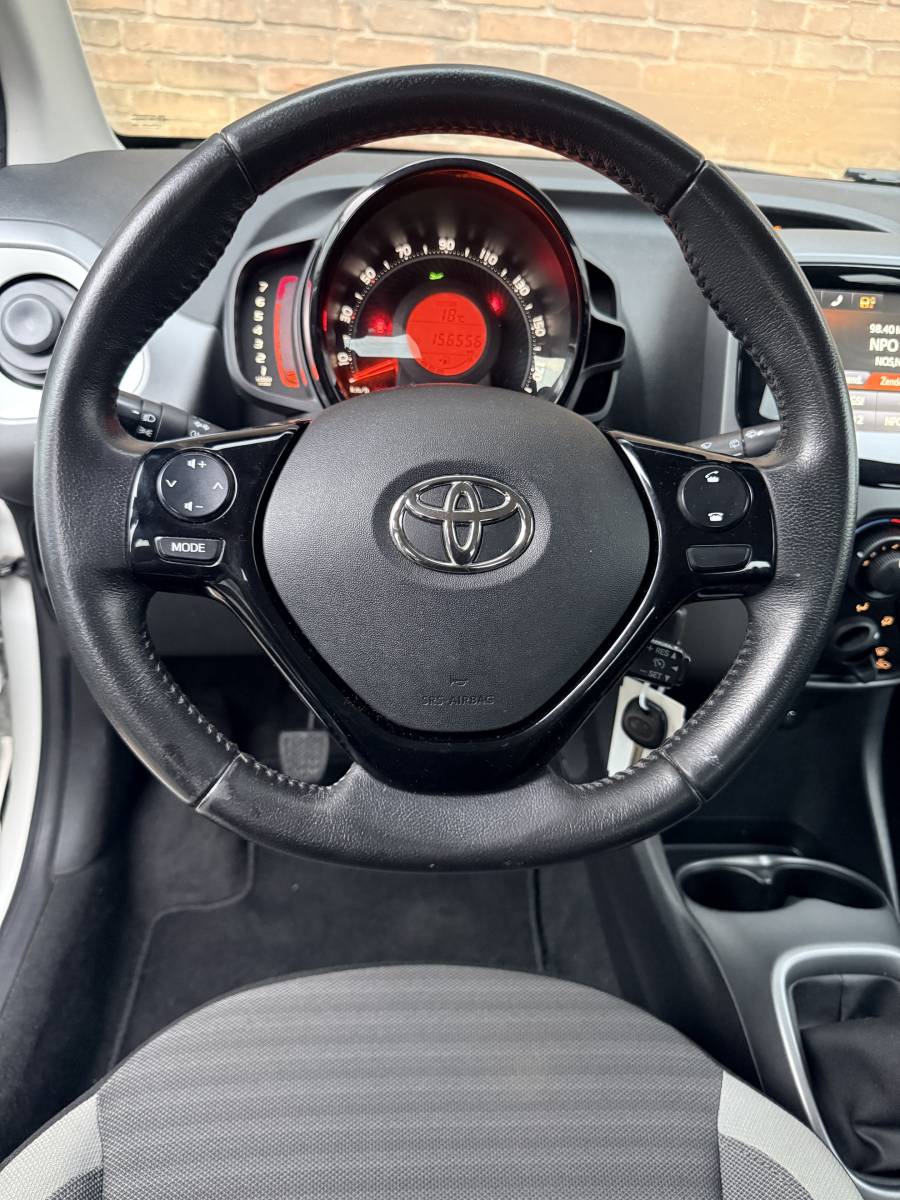 Toyota Aygo TOYOTA AYGO 1.0 VVT-i x-play·Carplay·Camera·Airco·Dealer ond.·Speedlimiter