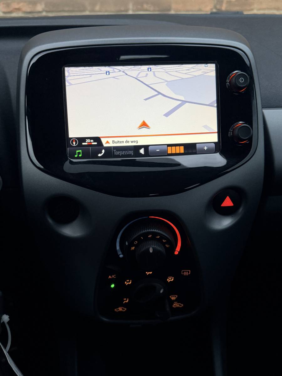 Toyota Aygo TOYOTA AYGO 1.0 VVT-i x-play·Carplay·Camera·Airco·Dealer ond.·Speedlimiter