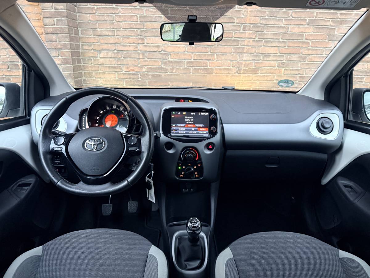 Toyota Aygo TOYOTA AYGO 1.0 VVT-i x-play·Carplay·Camera·Airco·Dealer ond.·Speedlimiter