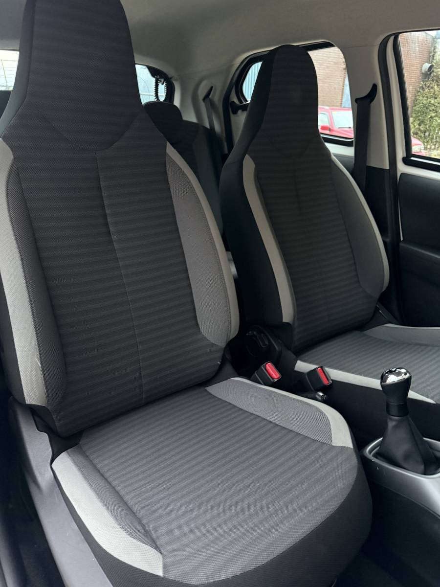 Toyota Aygo TOYOTA AYGO 1.0 VVT-i x-play·Carplay·Camera·Airco·Dealer ond.·Speedlimiter