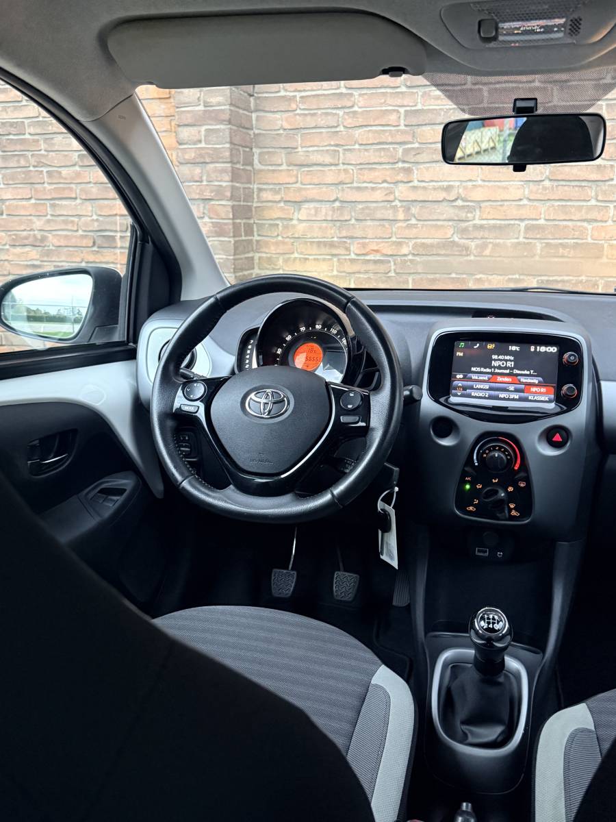 Toyota Aygo TOYOTA AYGO 1.0 VVT-i x-play·Carplay·Camera·Airco·Dealer ond.·Speedlimiter