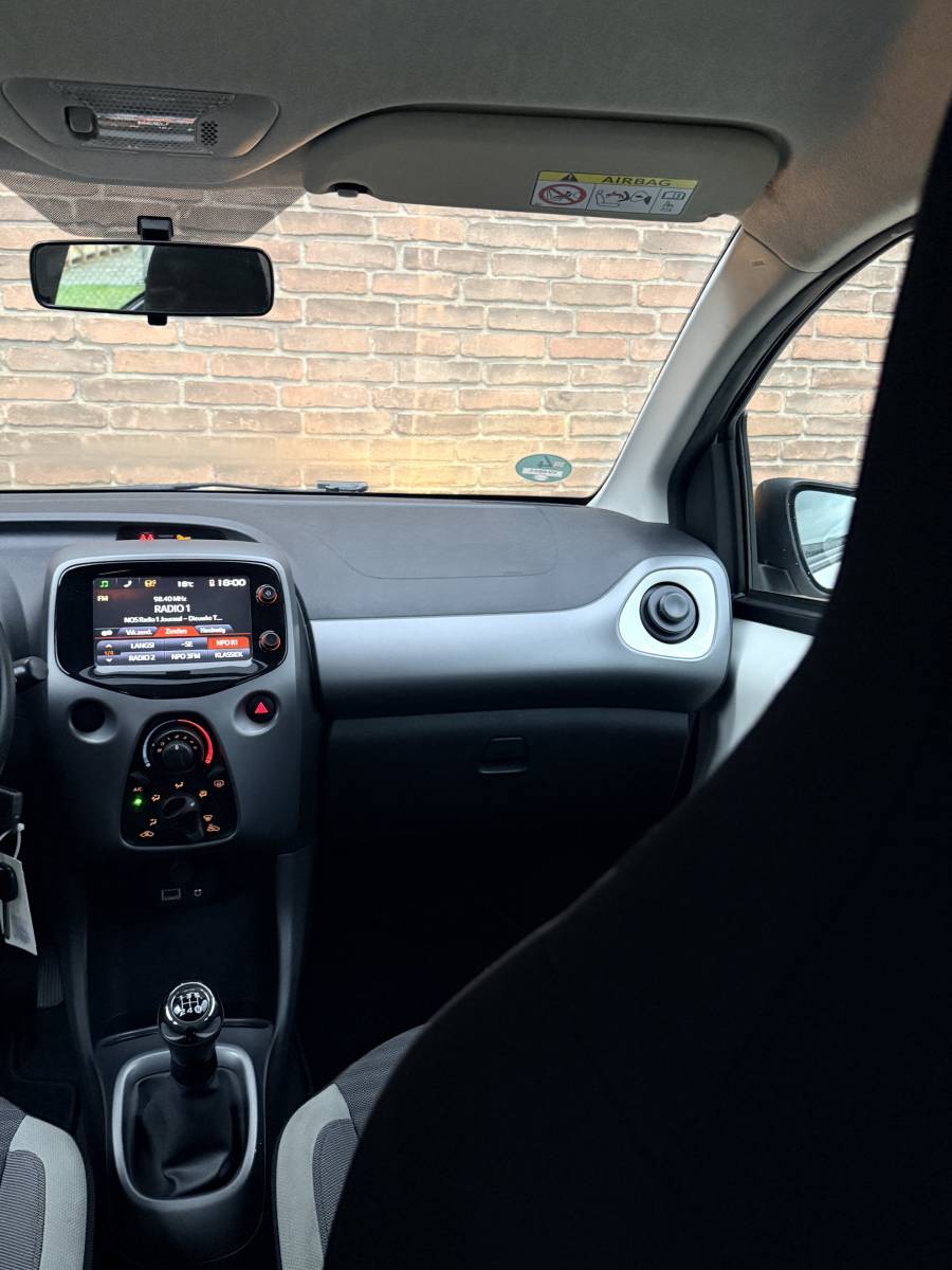 Toyota Aygo TOYOTA AYGO 1.0 VVT-i x-play·Carplay·Camera·Airco·Dealer ond.·Speedlimiter