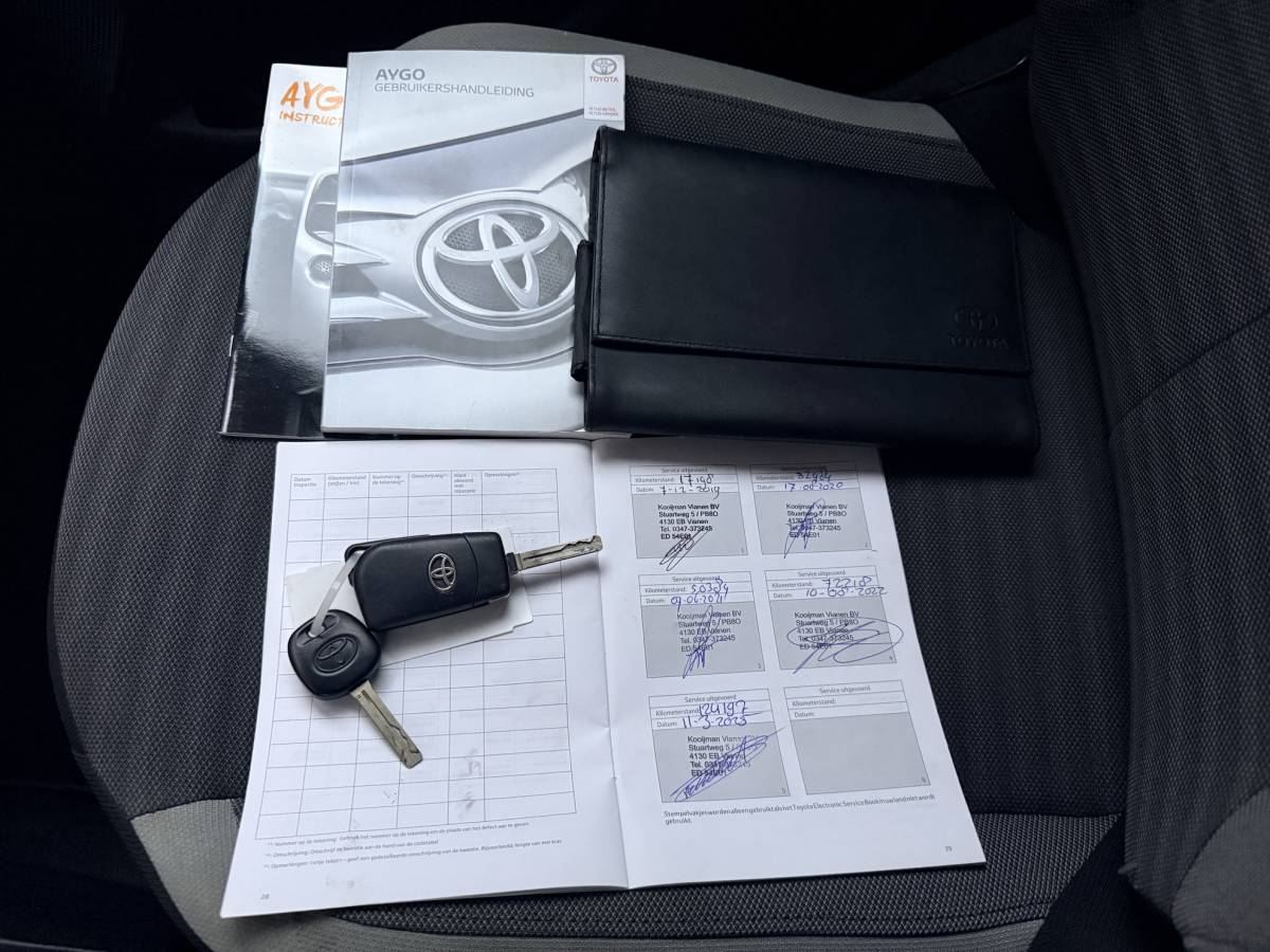 Toyota Aygo TOYOTA AYGO 1.0 VVT-i x-play·Carplay·Camera·Airco·Dealer ond.·Speedlimiter
