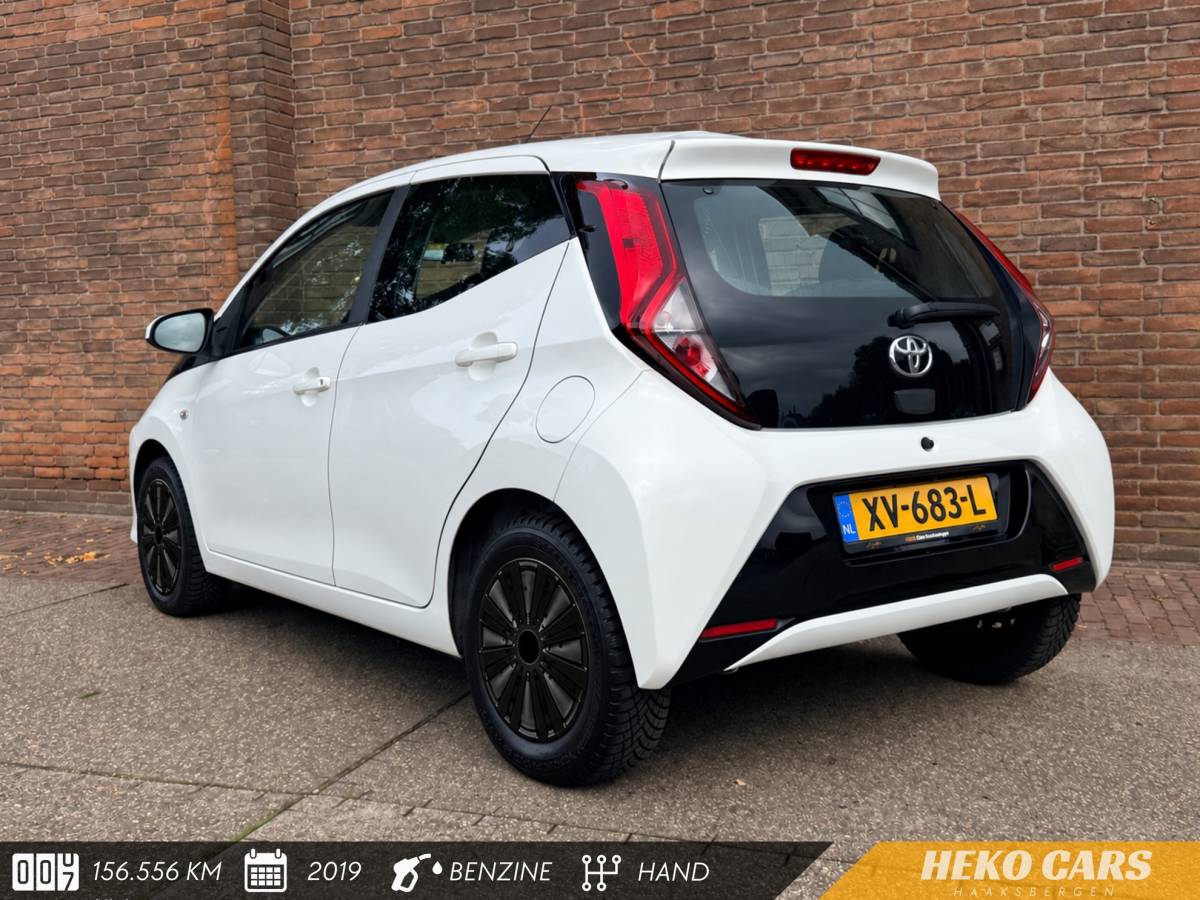 Toyota Aygo TOYOTA AYGO 1.0 VVT-i x-play·Carplay·Camera·Airco·Dealer ond.·Speedlimiter