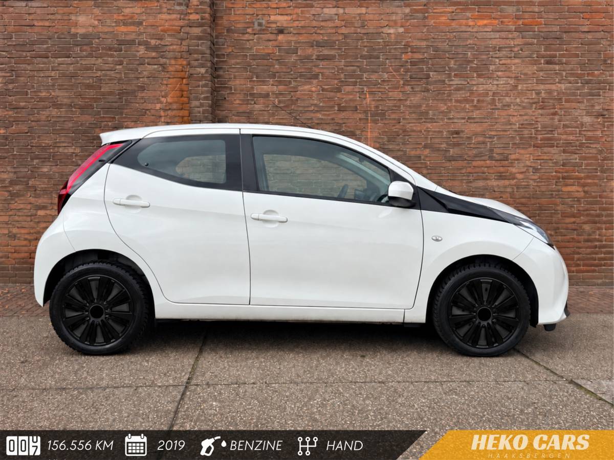 Toyota Aygo TOYOTA AYGO 1.0 VVT-i x-play·Carplay·Camera·Airco·Dealer ond.·Speedlimiter