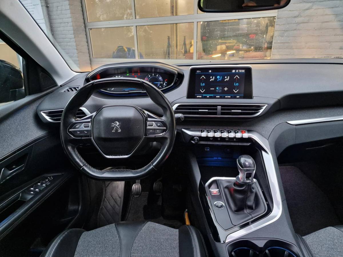 Peugeot 3008 Peugeot 3008 1.2 PureTech Allure|Clima|Trekhaak|Carplay|360 camera|19-inch|