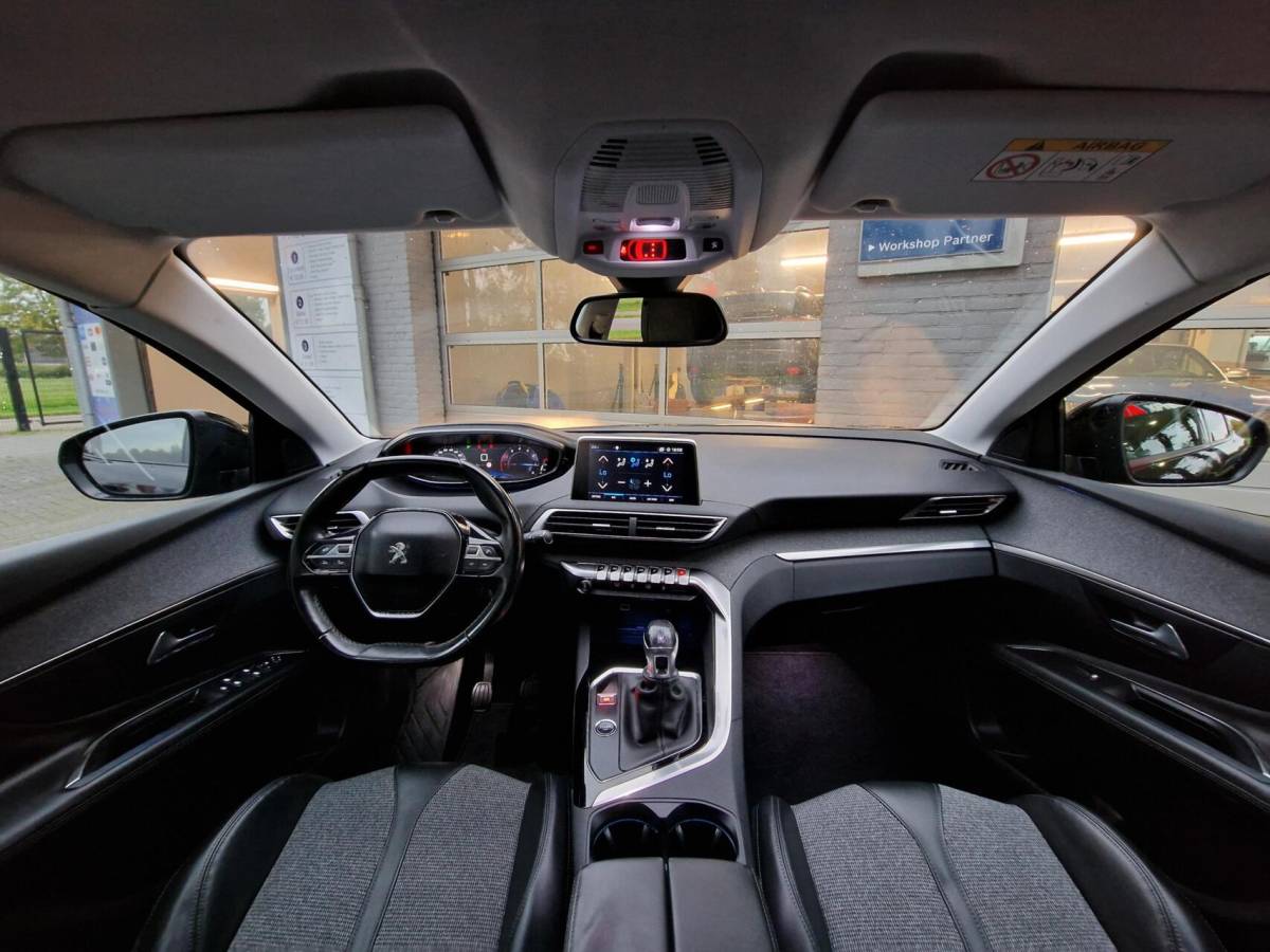 Peugeot 3008 Peugeot 3008 1.2 PureTech Allure|Clima|Trekhaak|Carplay|360 camera|19-inch|