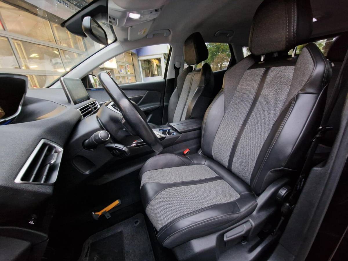 Peugeot 3008 Peugeot 3008 1.2 PureTech Allure|Clima|Trekhaak|Carplay|360 camera|19-inch|