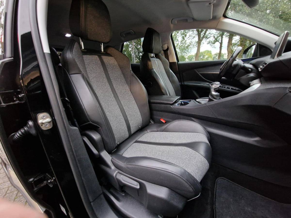 Peugeot 3008 Peugeot 3008 1.2 PureTech Allure|Clima|Trekhaak|Carplay|360 camera|19-inch|