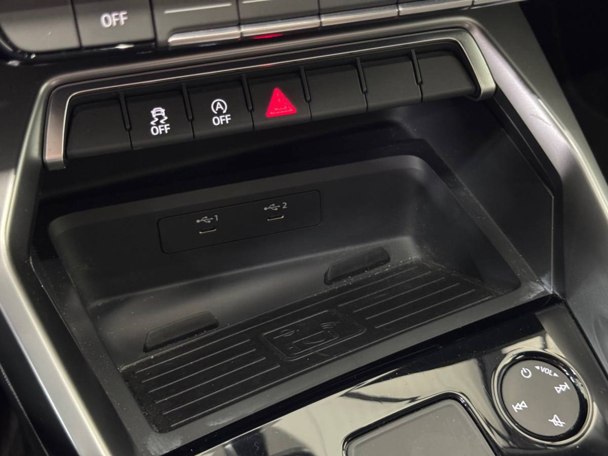 Audi A3 Audi A3 Sportback 35 TFSI Business edition Mild Hybride|Trekhaak afneembaar|Carplay|Navigatie|