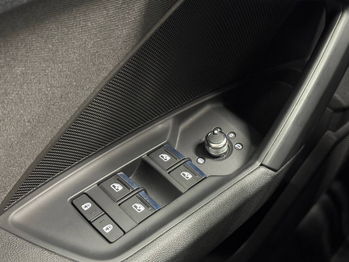 Audi A3 Audi A3 Sportback 35 TFSI Business edition Mild Hybride|Trekhaak afneembaar|Carplay|Navigatie|