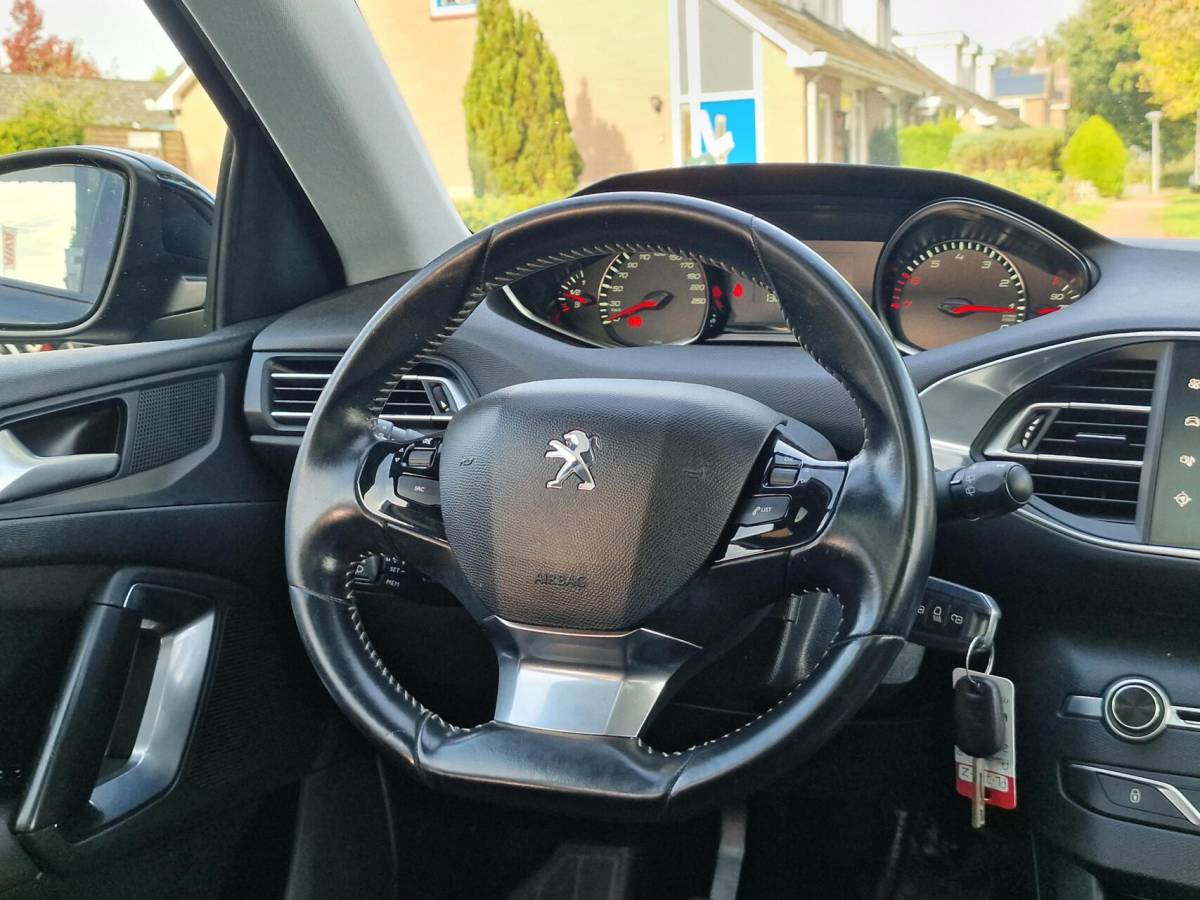 Peugeot 308 Peugeot 308 SW 1.2 PureTech Blue Lease Executive|Clima|cruise|Pano|Trekhaak|LM-velgen|PDC|