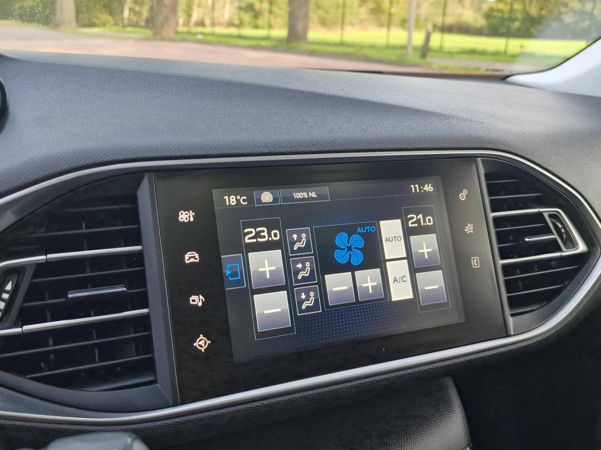 Peugeot 308 Peugeot 308 SW 1.2 PureTech Blue Lease Executive|Clima|cruise|Pano|Trekhaak|LM-velgen|PDC|