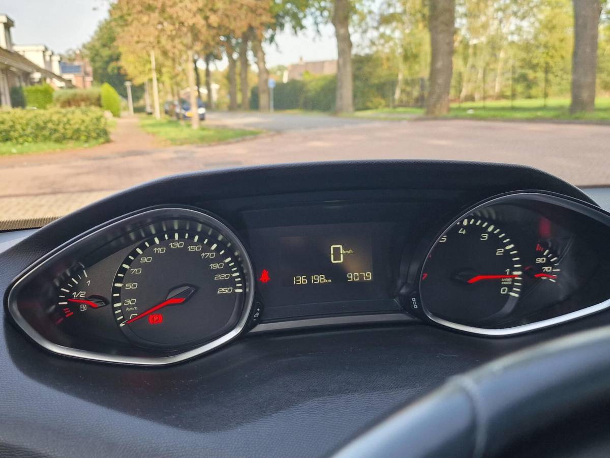 Peugeot 308 Peugeot 308 SW 1.2 PureTech Blue Lease Executive|Clima|cruise|Pano|Trekhaak|LM-velgen|PDC|
