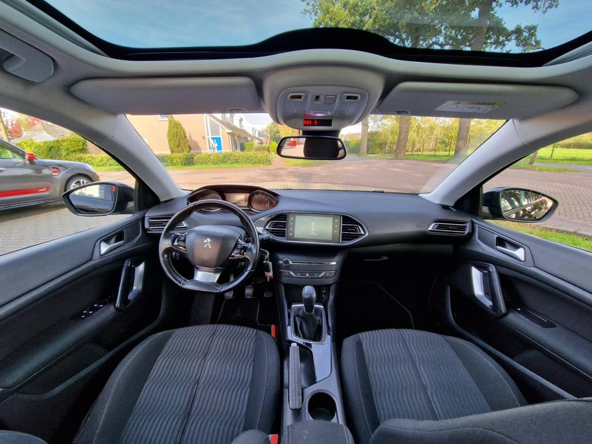 Peugeot 308 Peugeot 308 SW 1.2 PureTech Blue Lease Executive|Clima|cruise|Pano|Trekhaak|LM-velgen|PDC|