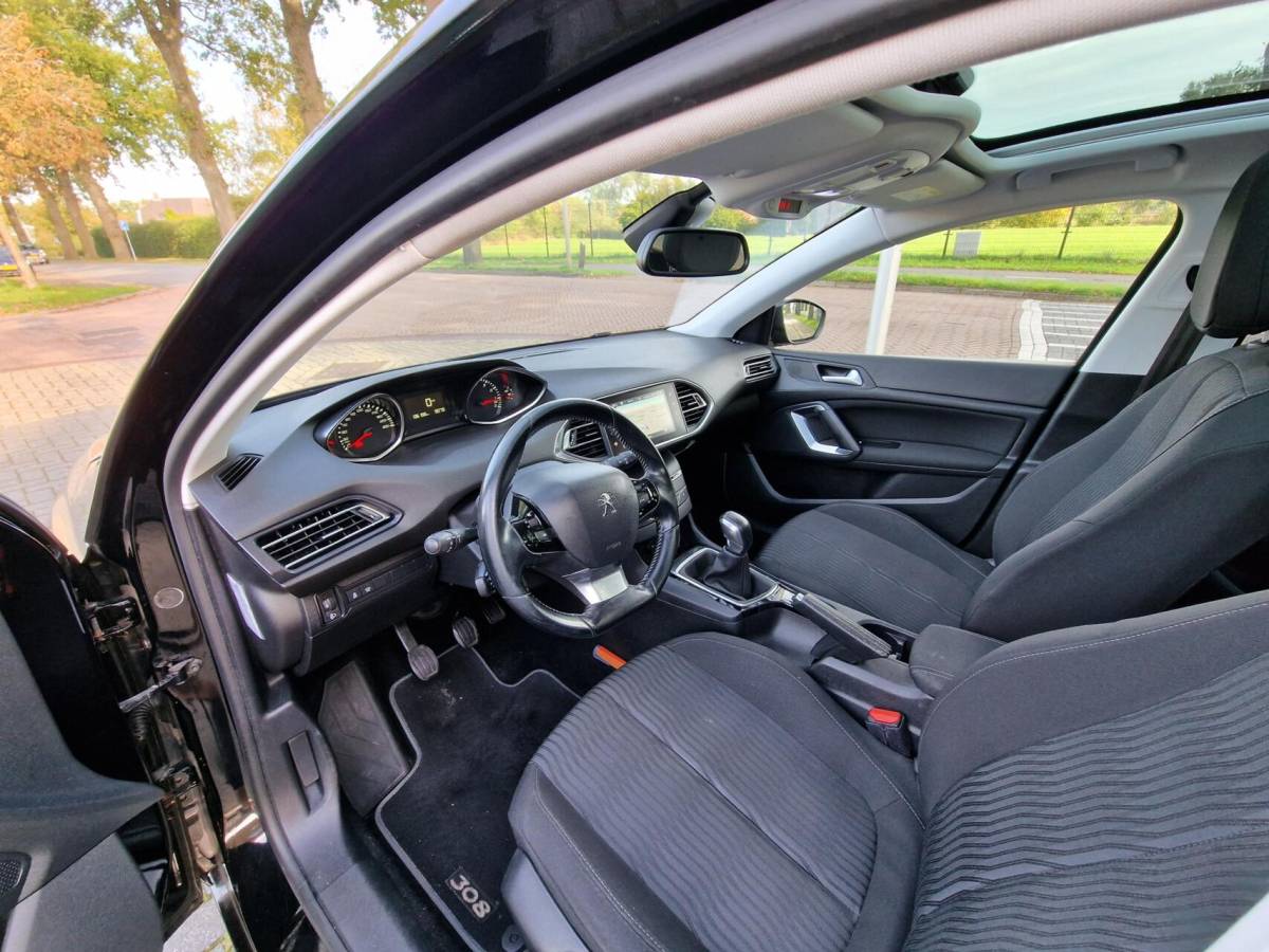 Peugeot 308 Peugeot 308 SW 1.2 PureTech Blue Lease Executive|Clima|cruise|Pano|Trekhaak|LM-velgen|PDC|