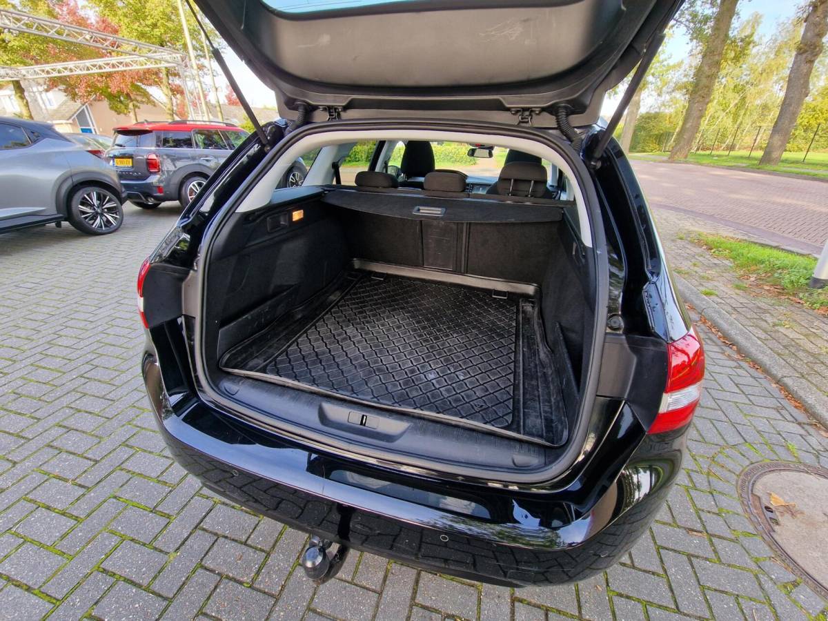 Peugeot 308 Peugeot 308 SW 1.2 PureTech Blue Lease Executive|Clima|cruise|Pano|Trekhaak|LM-velgen|PDC|