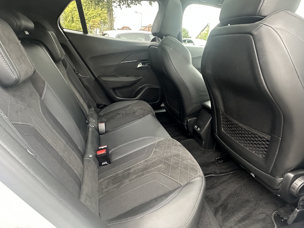 Peugeot 2008 Peugeot 2008 1.2 GT Pack | Eerste eigenaar | Zeer luxe uitvoering |