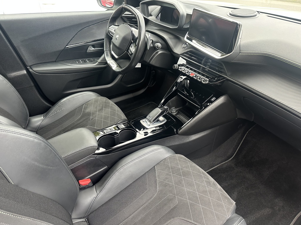 Peugeot 2008 Peugeot 2008 1.2 GT Pack | Eerste eigenaar | Zeer luxe uitvoering |