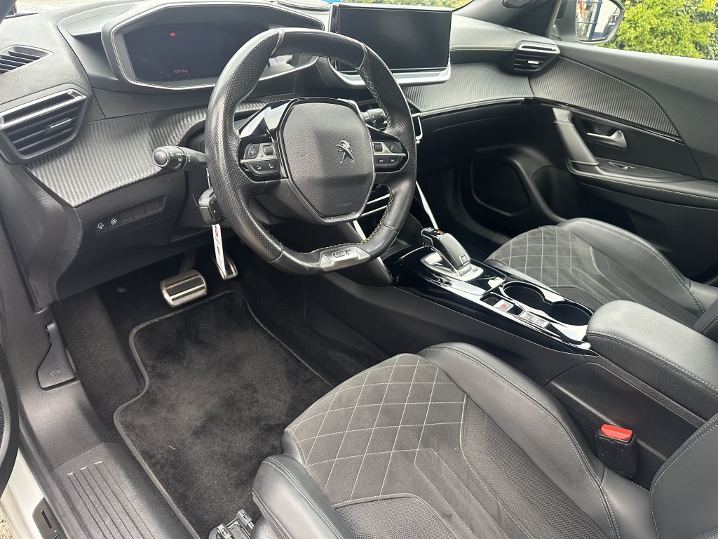 Peugeot 2008 Peugeot 2008 1.2 GT Pack | Eerste eigenaar | Zeer luxe uitvoering |