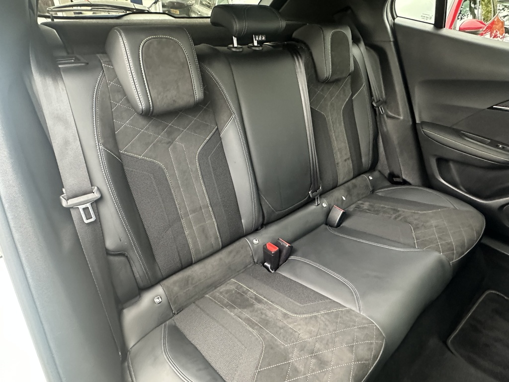 Peugeot 2008 Peugeot 2008 1.2 GT Pack | Eerste eigenaar | Zeer luxe uitvoering |