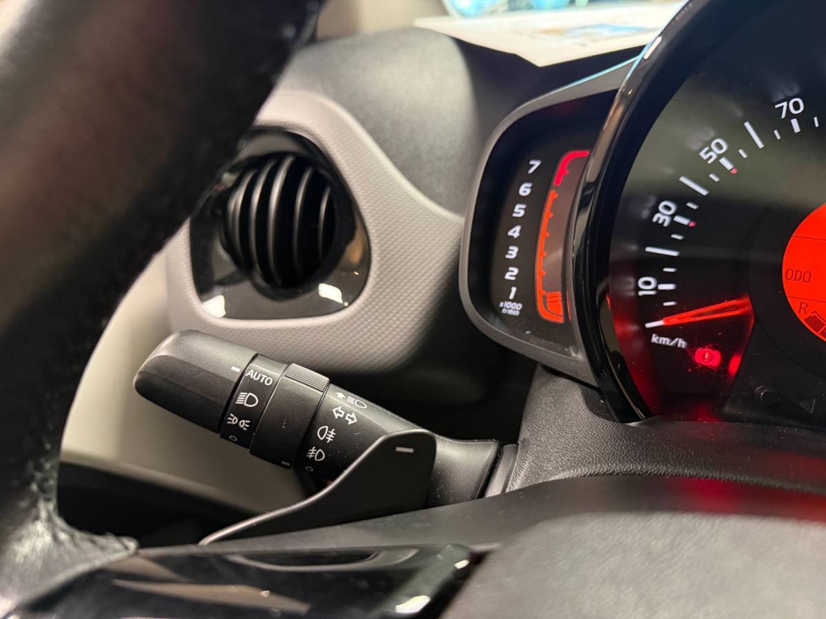 Peugeot 108 Peugeot 108 1.0 e-VTi Allure *Automaat* Leer|Stoelverw.|Carplay|Camera|Climate|19.000Km NAP|Dealer OH|2de Eigenaar! Lm-Velgen