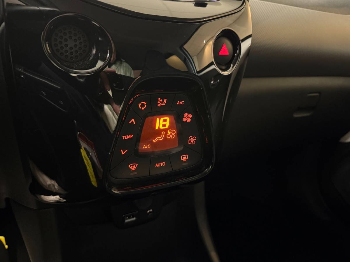 Peugeot 108 Peugeot 108 1.0 e-VTi Allure *Automaat* Leer|Stoelverw.|Carplay|Camera|Climate|19.000Km NAP|Dealer OH|2de Eigenaar! Lm-Velgen
